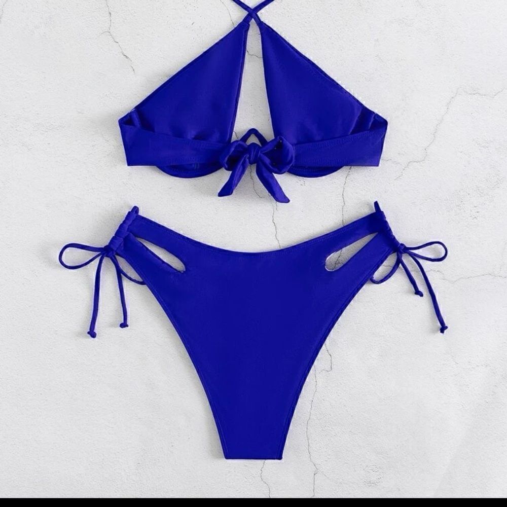 Bikini - Picture 5 of 9